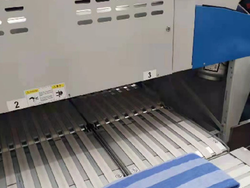 峨边巾类折叠机-01